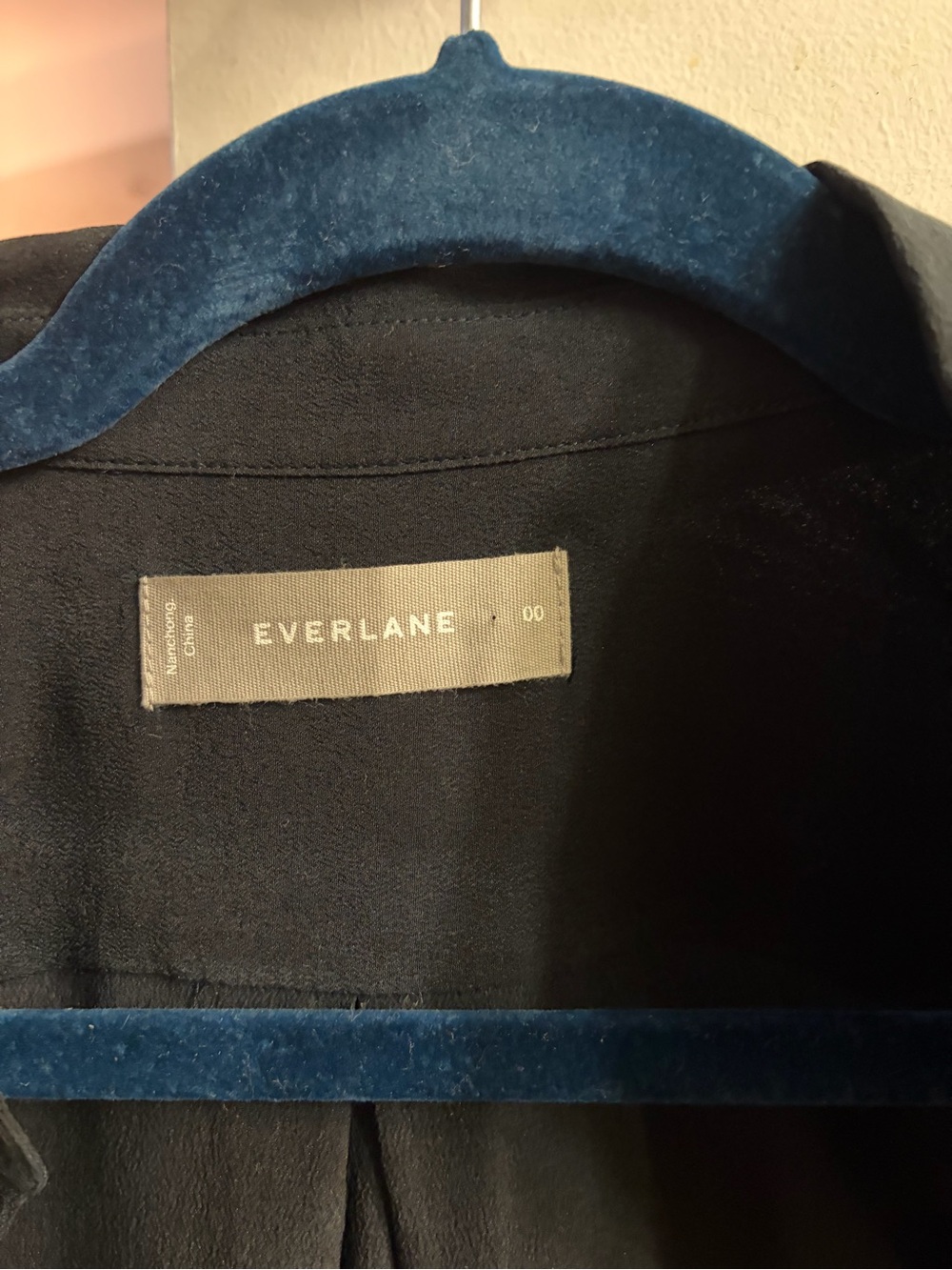 Everlane Black Sleeveless 100% Silk Button-Up Top - Picture 4 of 4